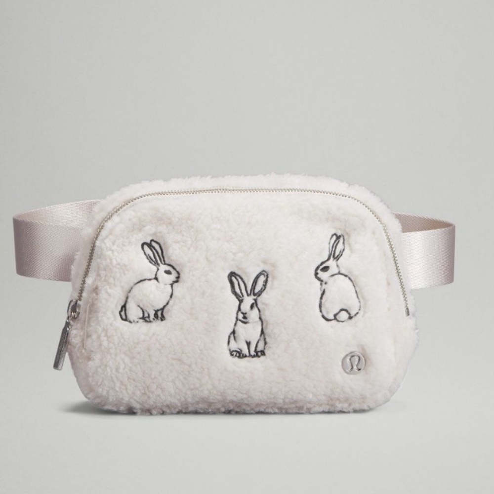 LULULEMON LUNAR NEW YEAR 
*YEAR OF THE RABBIT* FLEECE 1L